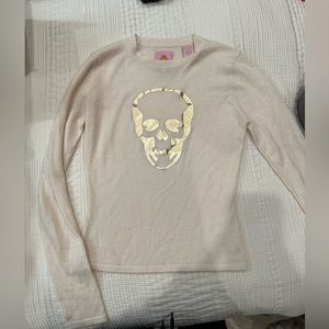 100% beige cashmere top with a gold skull